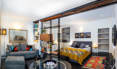 TV and multimedia, Living room, Photo of the whole room, Seating area, Dining area, Bedroom