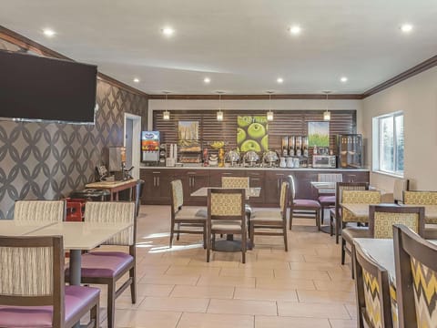 Restaurant/places to eat, Dining area, On site, Breakfast