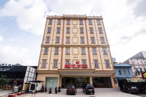 Facade/entrance