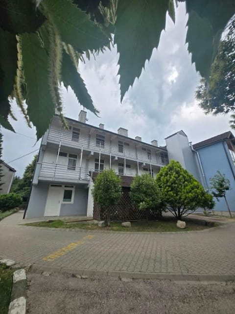 Property building, Day, Balcony/Terrace
