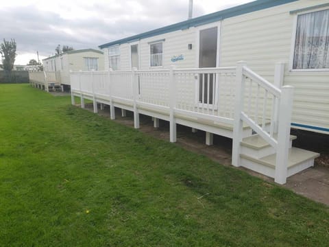 8 BERTH CARAVAN TP49 ON THE GOLDEN PALM CHAPEL ST LEONARDS Apartment in Chapel Saint Leonards