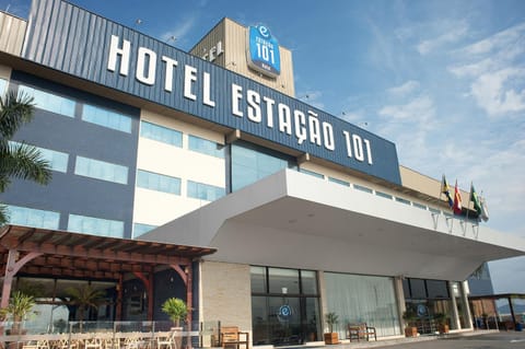 Property building, Restaurant/places to eat, Facade/entrance, People, Other, Food, Drinks