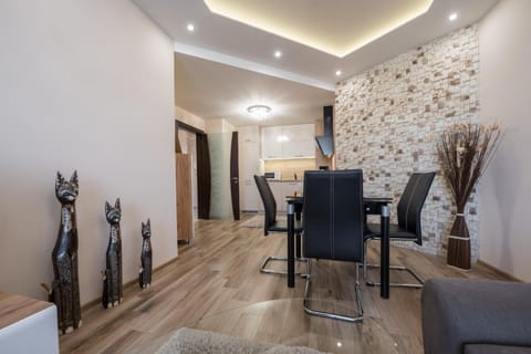 Kitchen or kitchenette, Living room, Seating area, Dining area