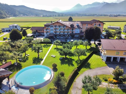 Property building, Garden, Swimming pool