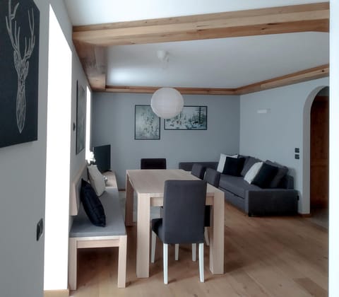 Living room, Dining area