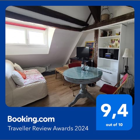 Communal lounge/ TV room, TV and multimedia, Living room, Seating area, Dining area, Bedroom