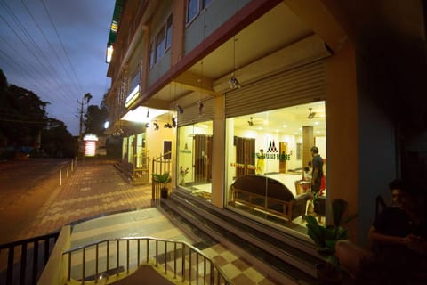 Facade/entrance