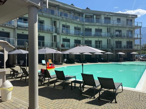 Property building, Patio, Day, Pool view, Swimming pool, sunbed