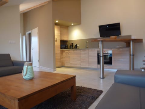 Communal lounge/ TV room, TV and multimedia, Kitchen or kitchenette, Living room, Lobby or reception, Seating area, Communal kitchen
