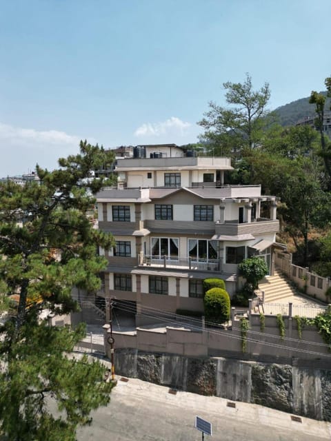 Property building, Day