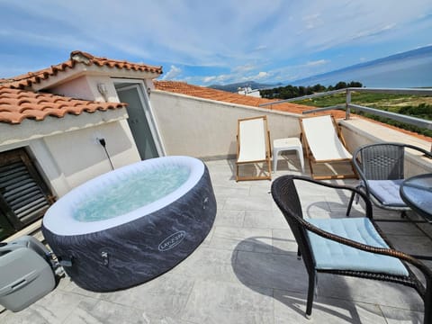 Sea view apartment with terrace near the beach Apartment in Split