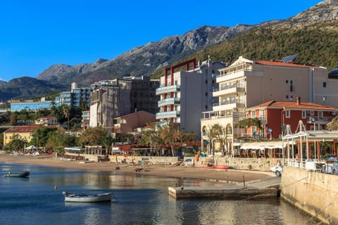 City view, Mountain view, Sea view
