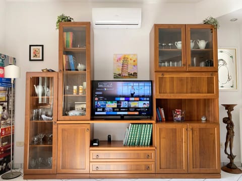 Communal lounge/ TV room, TV and multimedia