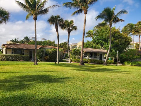 Beach & Waterway RFV Resort BB House in Hillsboro Beach