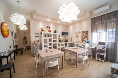 Restaurant/places to eat, TV and multimedia, Living room, Banquet/Function facilities, Seating area, Dining area, Breakfast, Italian breakfast