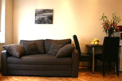 Bed, Living room
