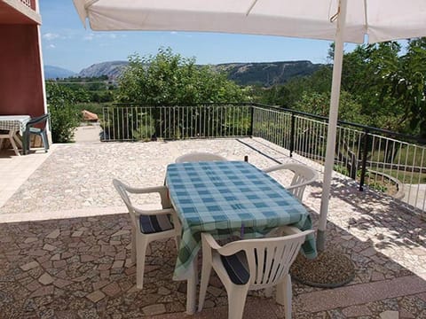 Location, children, Family