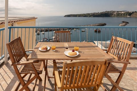 La Procidana House - Corricella Exlusive Terrace House in Campania