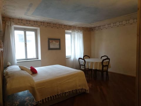 Bed, Living room, Photo of the whole room, Dining area