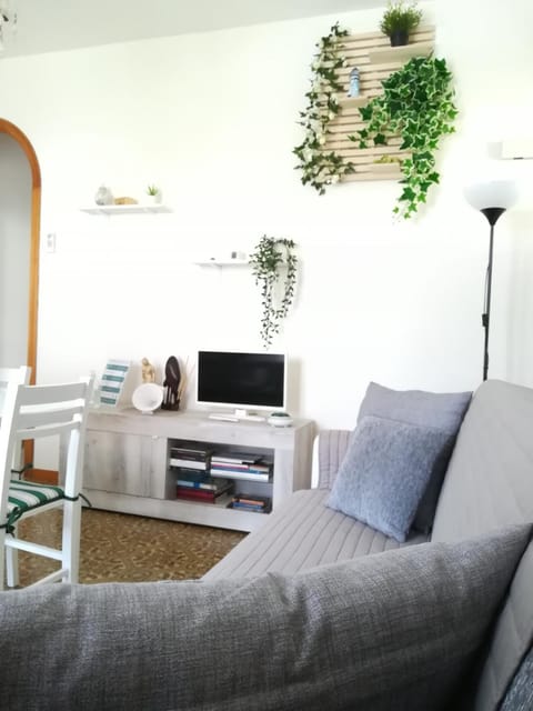 TV and multimedia, View (from property/room), Living room, Seating area