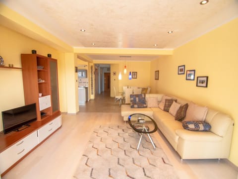 Communal lounge/ TV room, Living room, Dining area