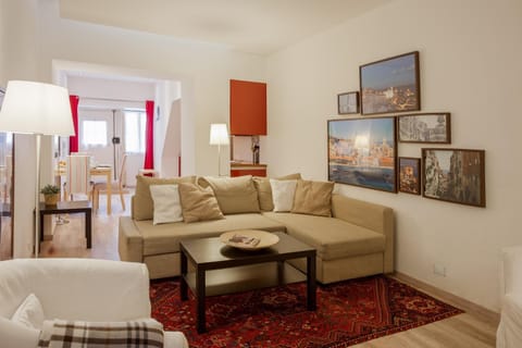 TV and multimedia, Kitchen or kitchenette, Living room, Decorative detail, Dining area