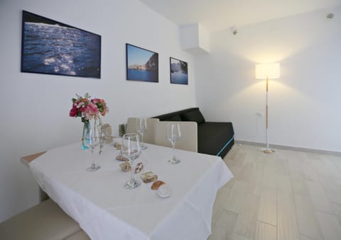 Seating area, Dining area