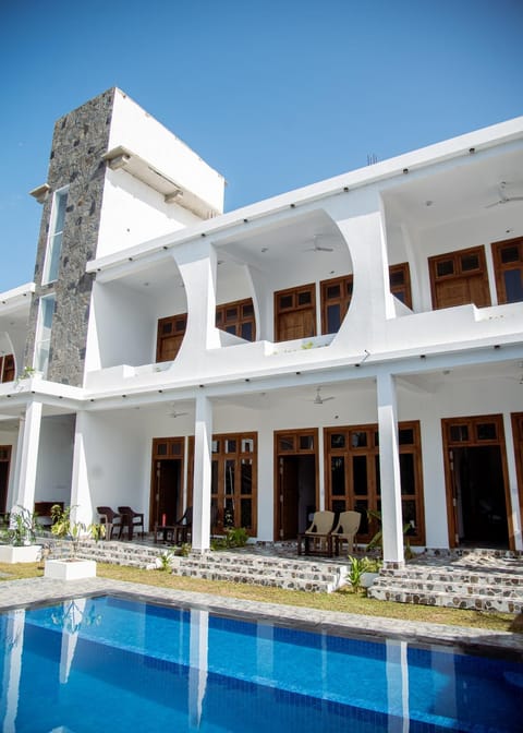 Property building, Day, Pool view, Swimming pool