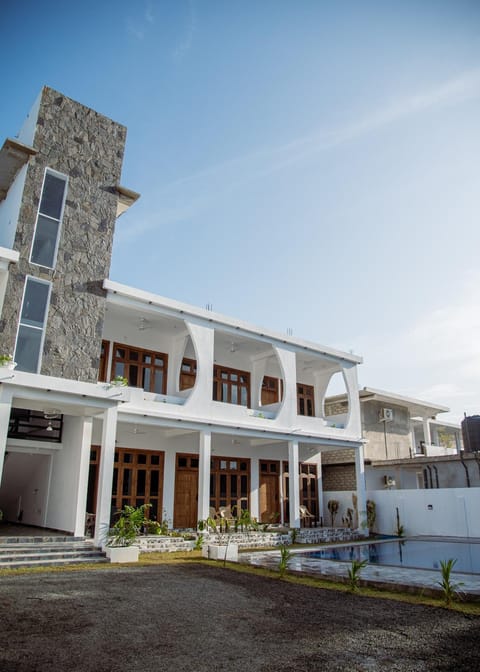 Property building, Day
