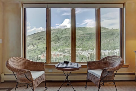 Amazing 2 Br Unit In Beaver Creek- Out Of A Western Movie Condo Apartment in Beaver Creek