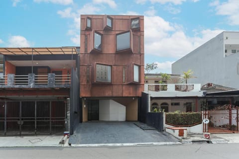 Facade/entrance