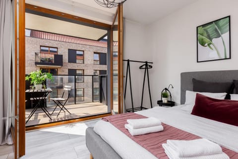 Bed, Balcony/Terrace, Bedroom