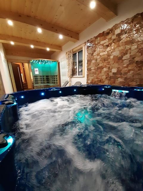 Hot Tub, Spa and wellness centre/facilities