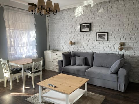 Nightclub / DJ, Living room, Lounge or bar, Dining area