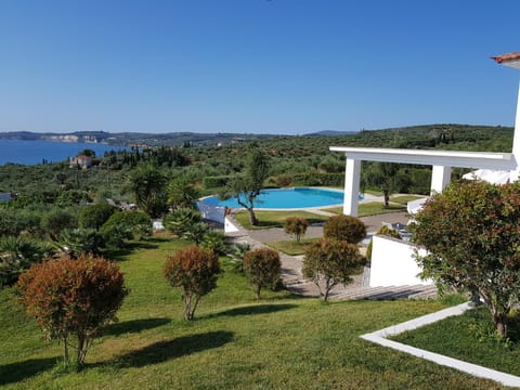 Property building, Garden, Sea view, Swimming pool
