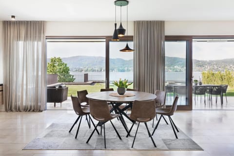 Natural landscape, View (from property/room), Balcony/Terrace, Living room, Seating area, Dining area, Lake view, Mountain view, kitchen, kitchen