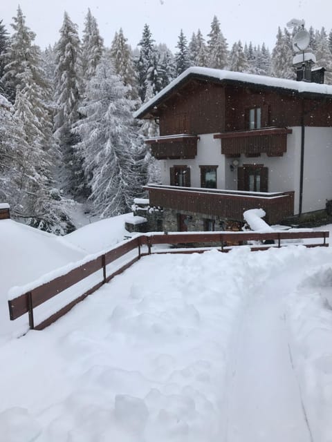 Facade/entrance, Winter