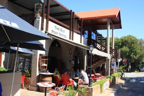 Restaurant/places to eat, Facade/entrance