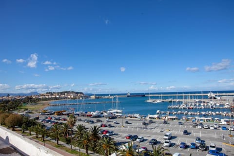 Sea view, Street view
