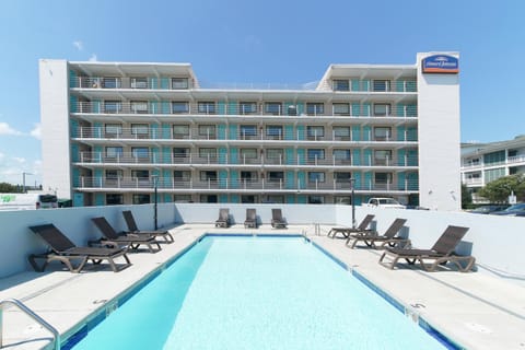 Pool view, Swimming pool, sunbed
