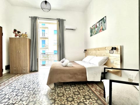 Bed, Bedroom, internet, air conditioner
