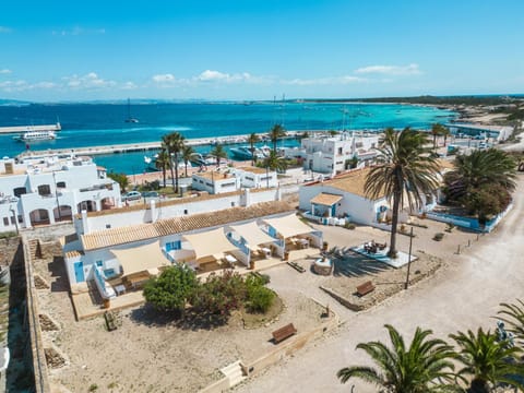 Property building, Natural landscape, Bird's eye view, Beach, Location