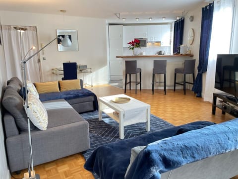 Living room, Lounge or bar
