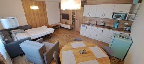 Kitchen or kitchenette, Seating area, Dining area, minibar