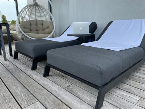 Seating area, sunbed