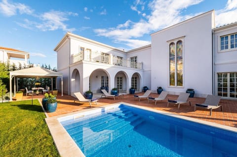 Property building, Garden, Swimming pool