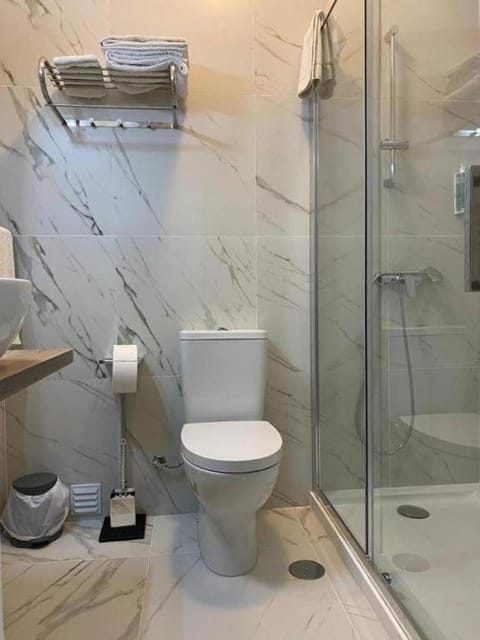 Shower, Bathroom, towels