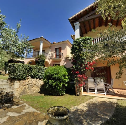 Property building, Facade/entrance, Garden