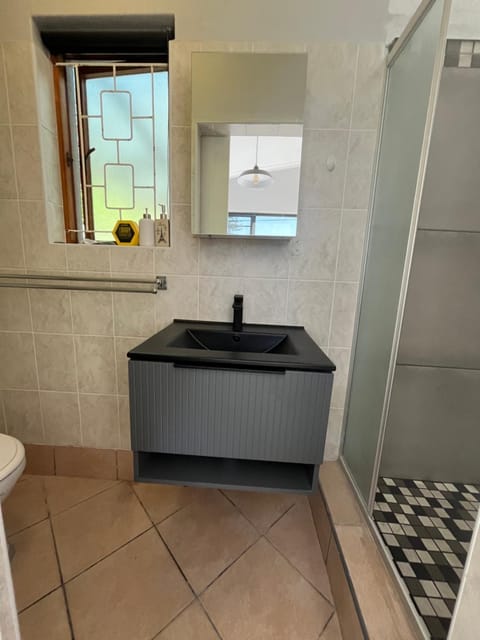 Surf Way Beach cottage Apartment in Cape Town