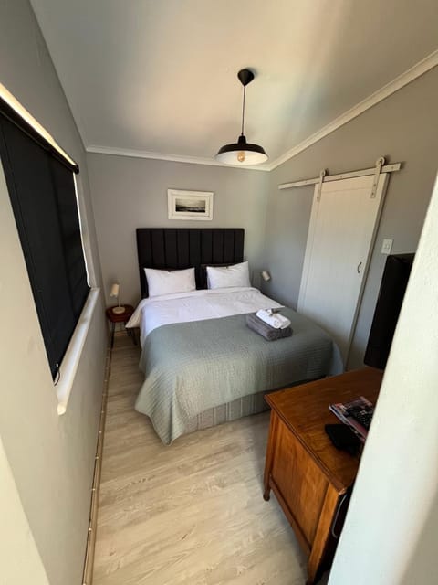 Surf Way Beach cottage Apartment in Cape Town